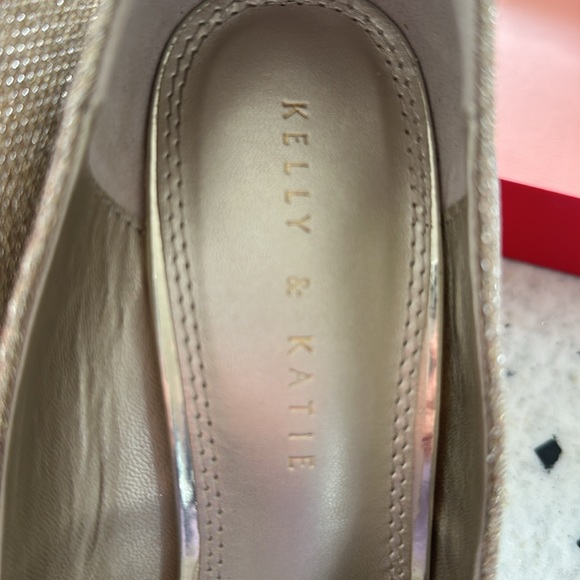 Shoes - Picture 5 of 7